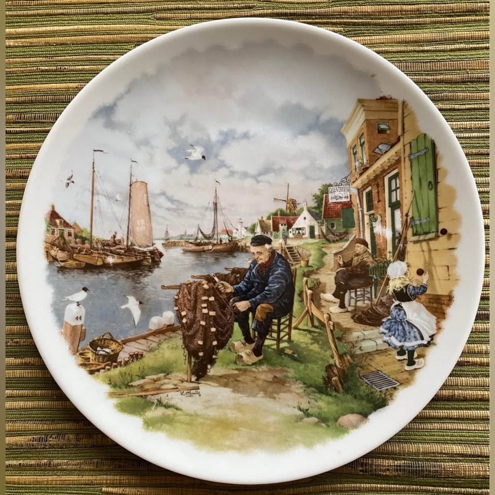 Set of 2 Vintage Dutch Plates with Scenic Artwork - Picture 2 of 7